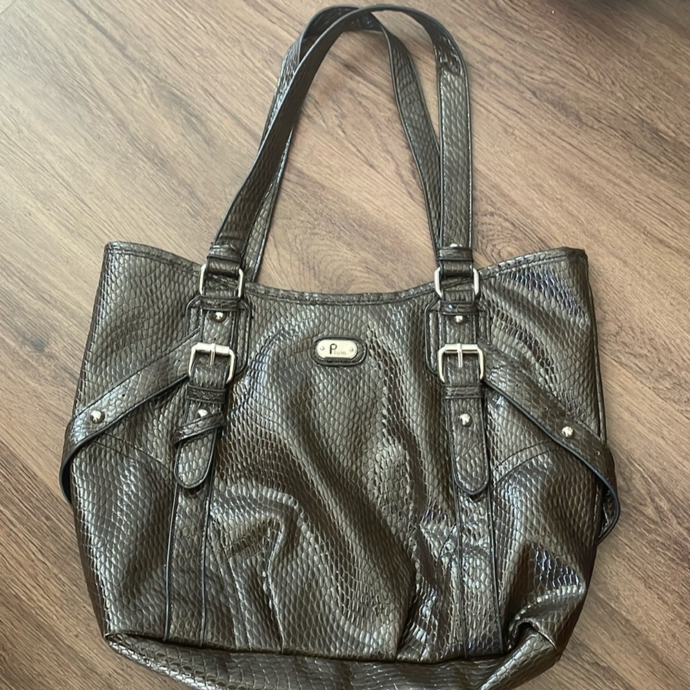 PIUM Logo Faux - Leather Shoulder Tote Bag